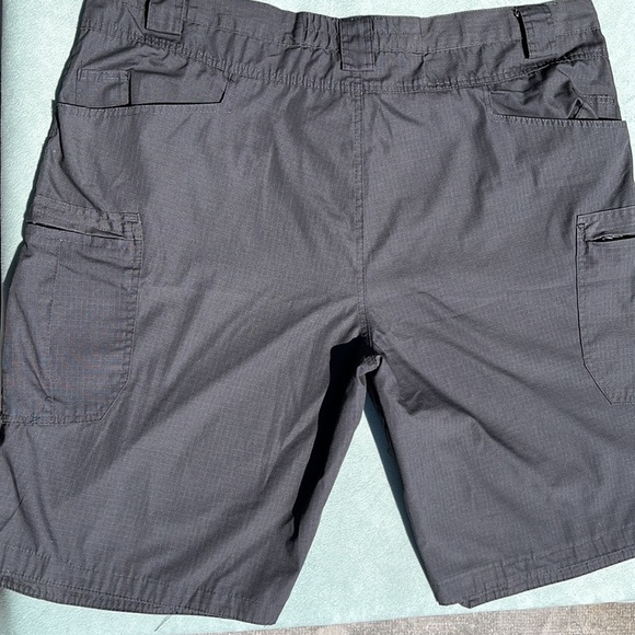 Men’s Lightweight, Grey Cargo Shorts - Picture 6 of 12